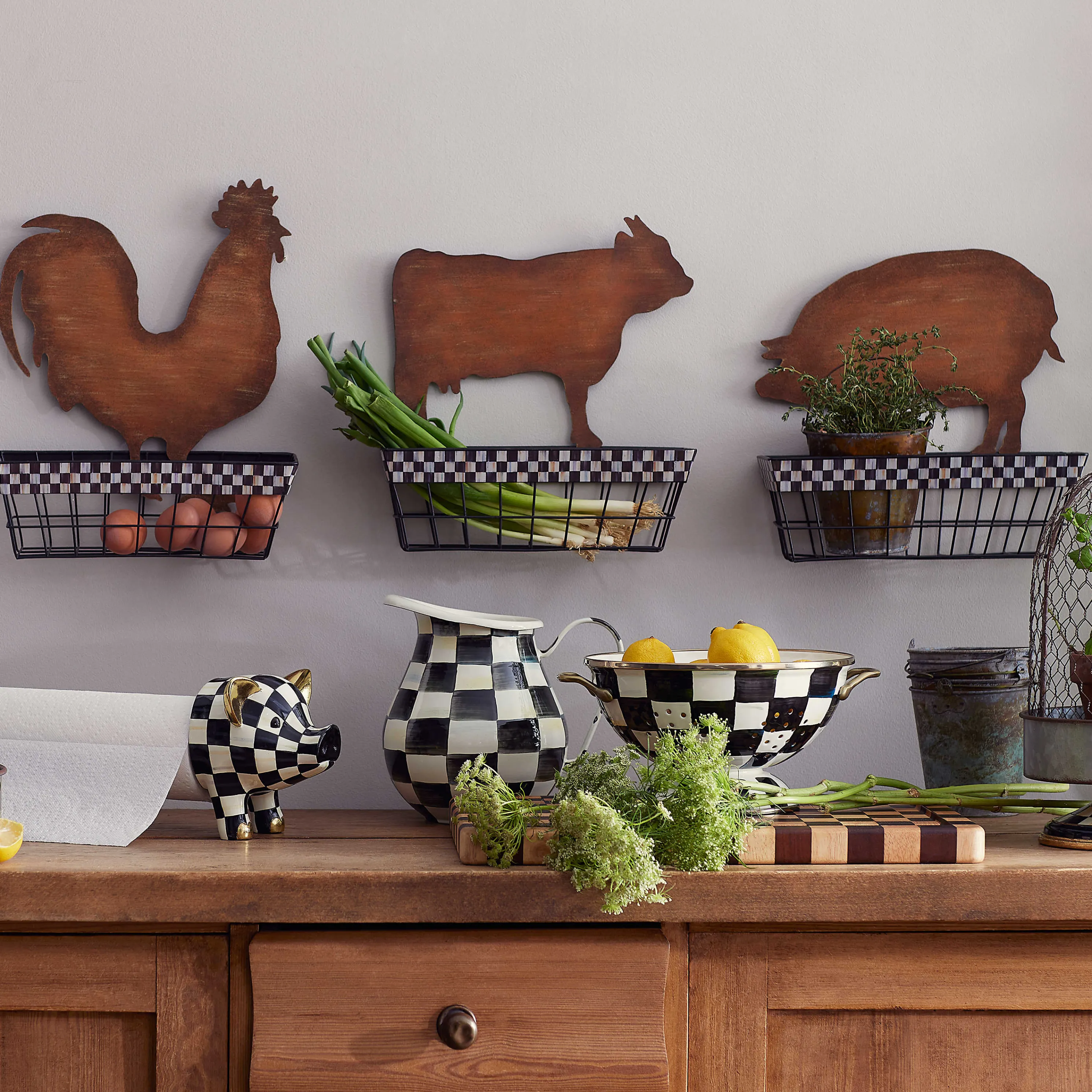 Courtly Check Chicken Wall Basket