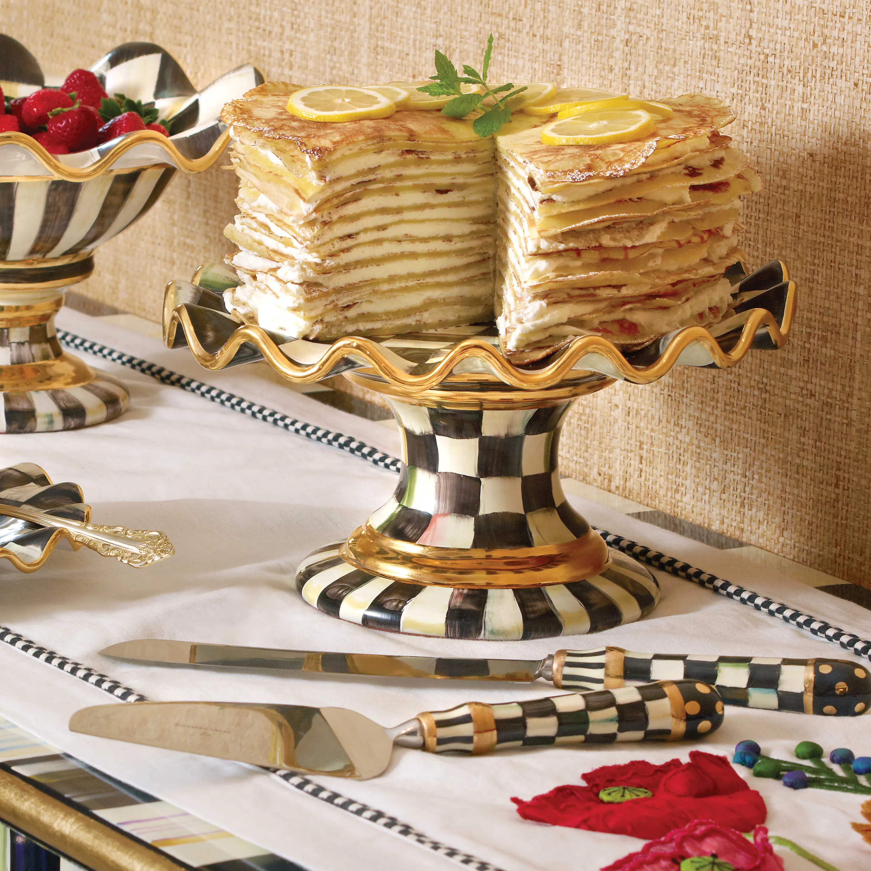 Courtly Check Fluted Cake Stand