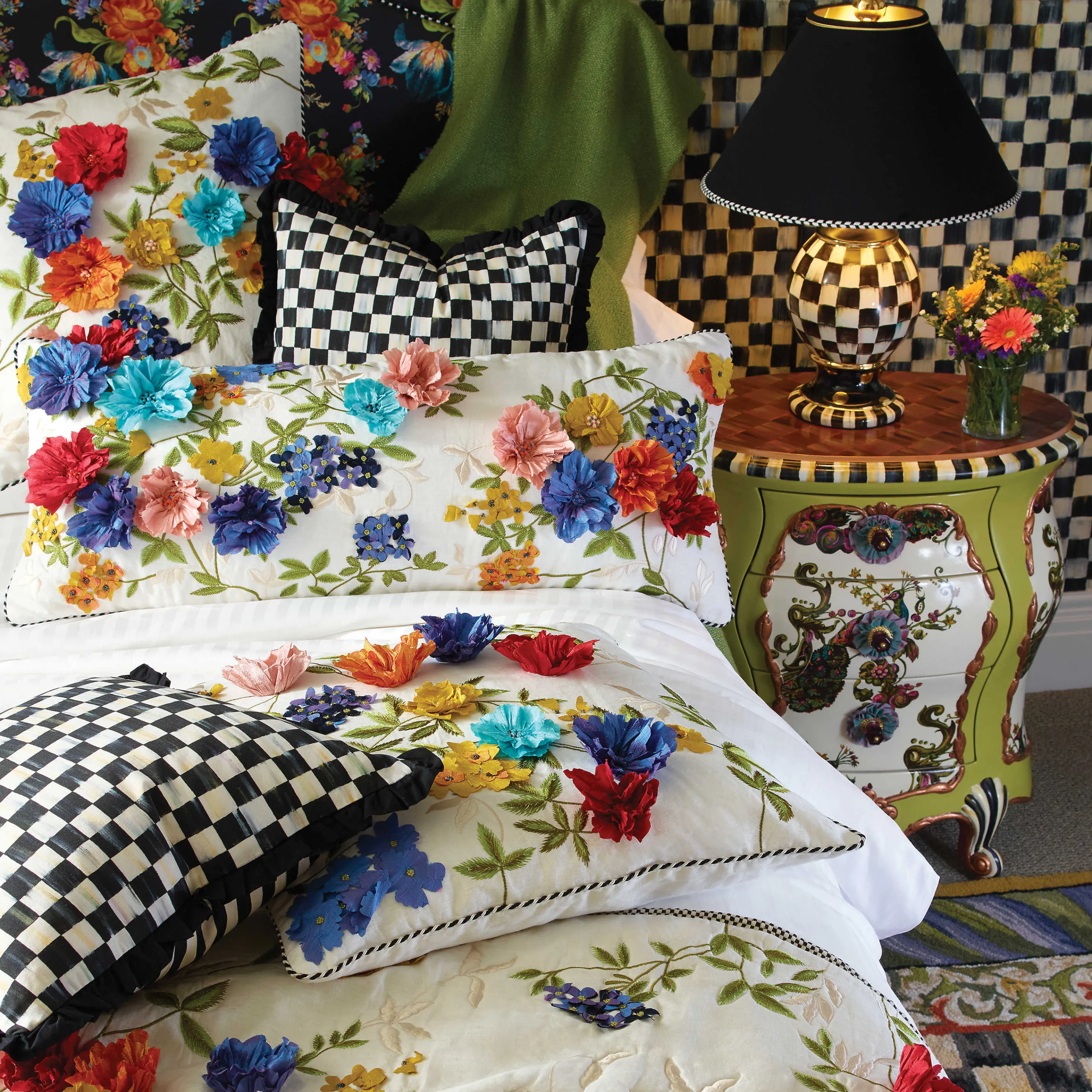 Courtly Check Globe Lamp