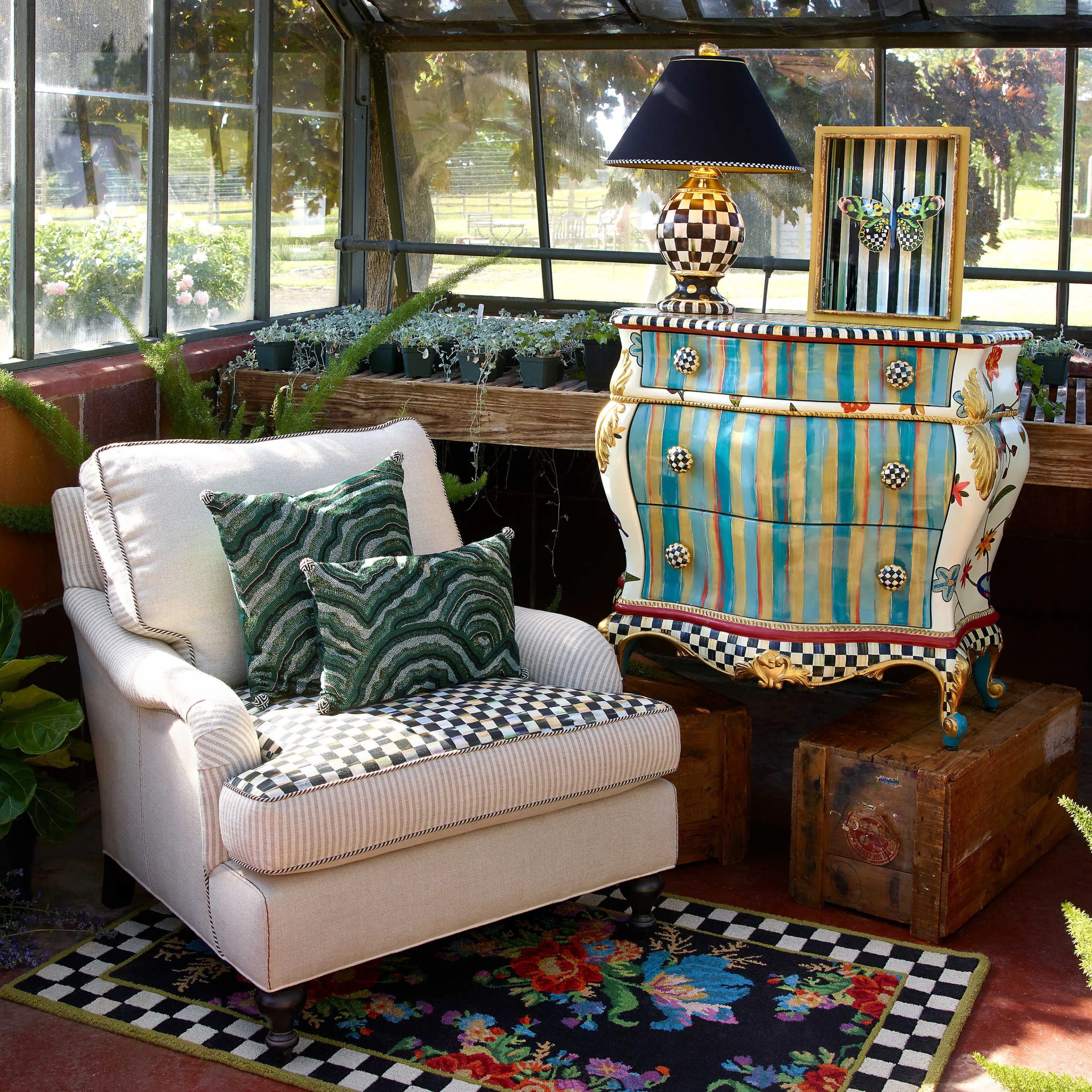 Courtly Check Globe Lamp