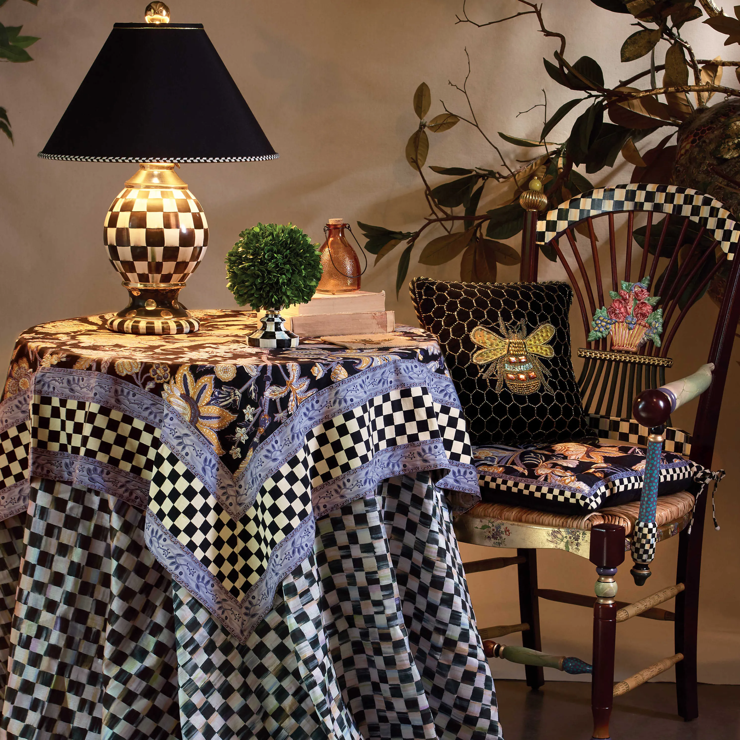 Courtly Check Globe Lamp