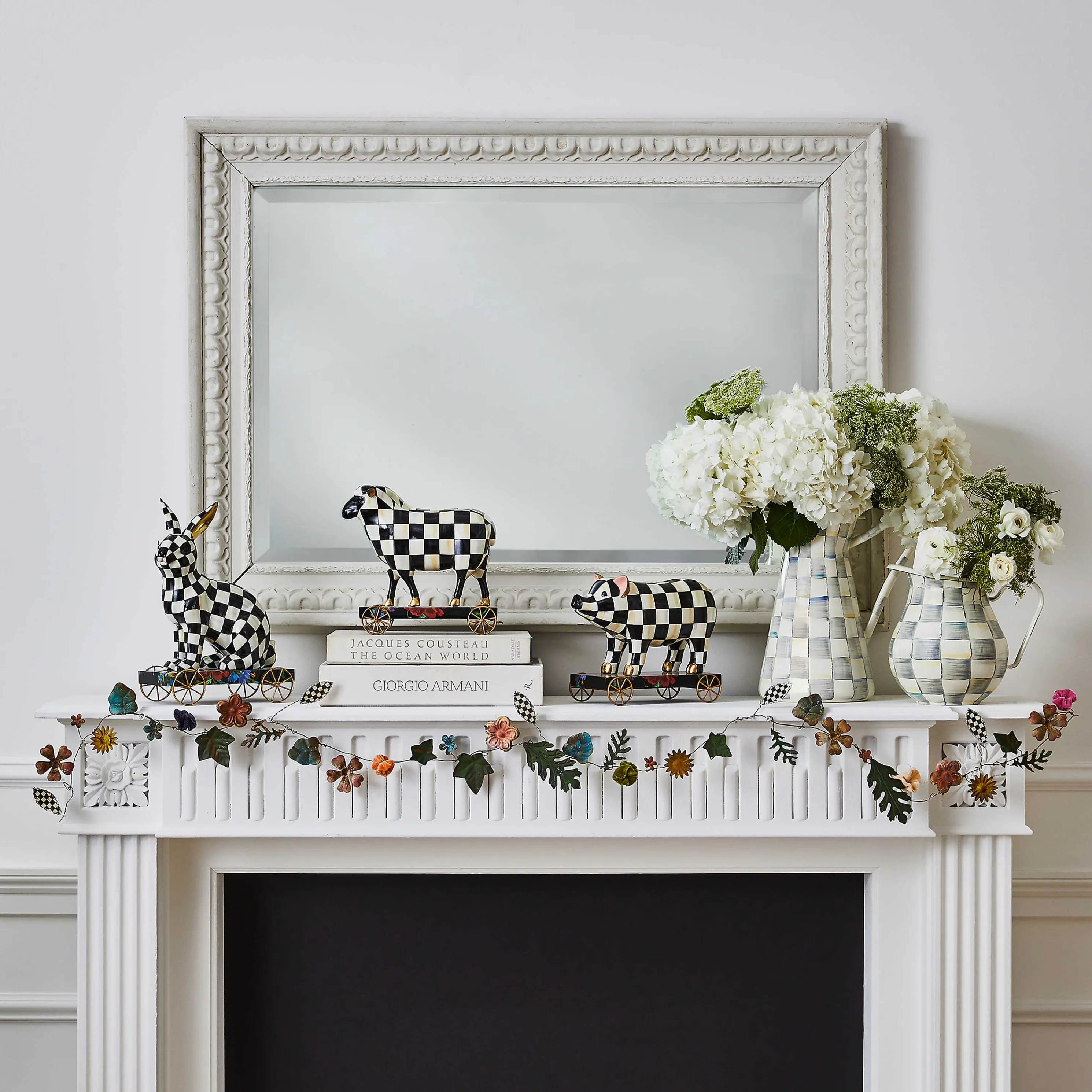 Courtly Check Pig On Parade Decor