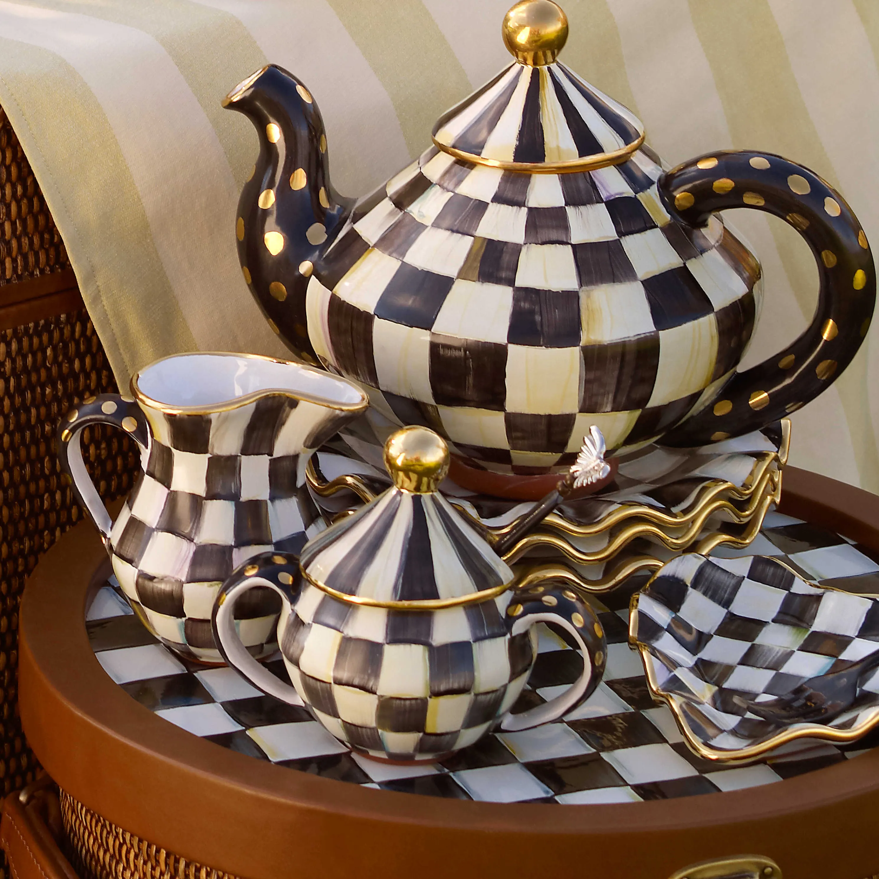 Courtly Check Teapot