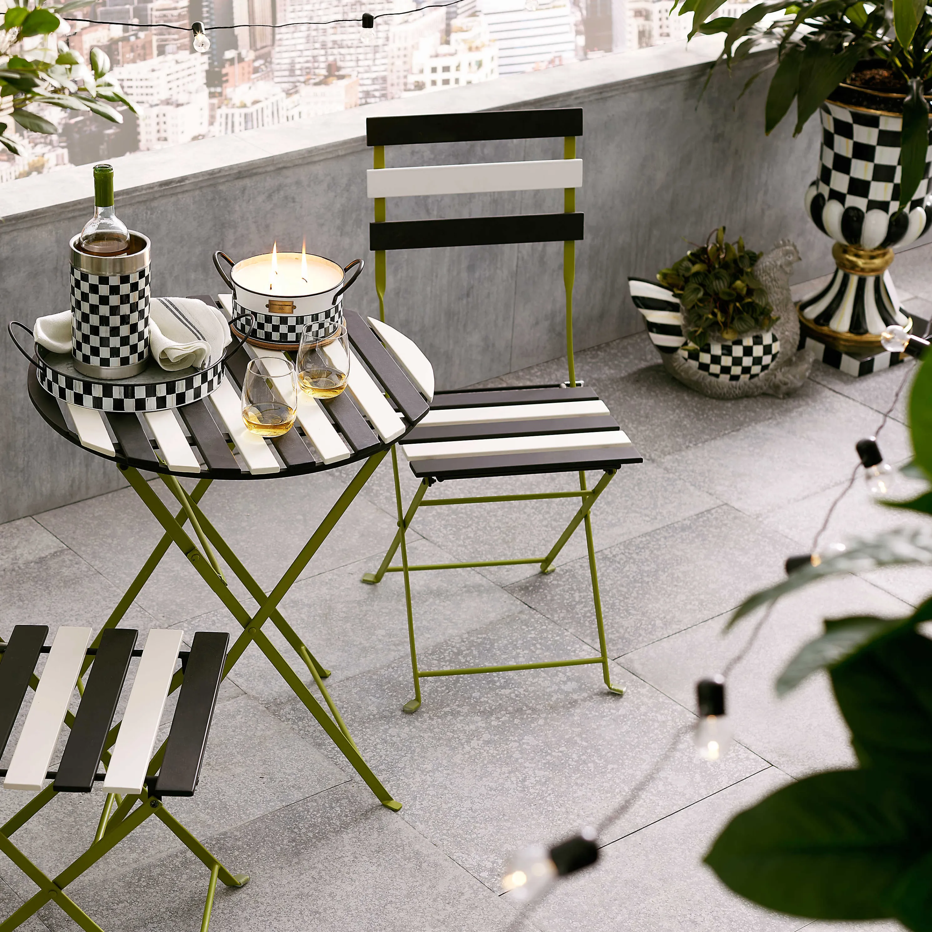 Naturals Mother Hen Planter