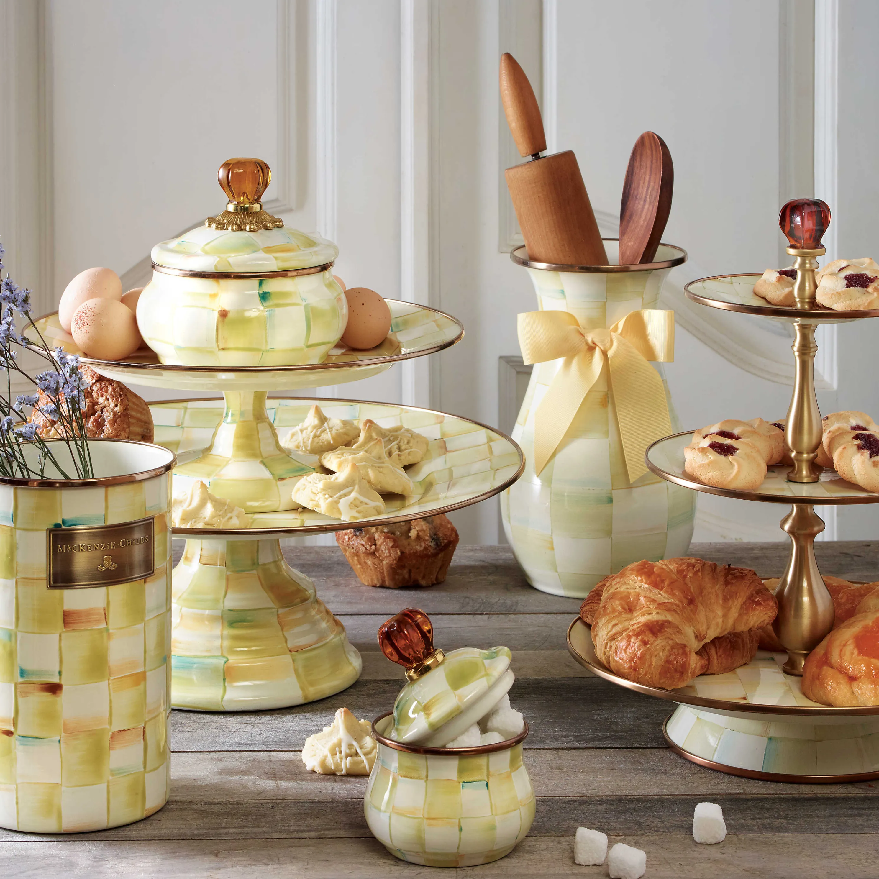 Parchment Check Enamel Squashed Pot