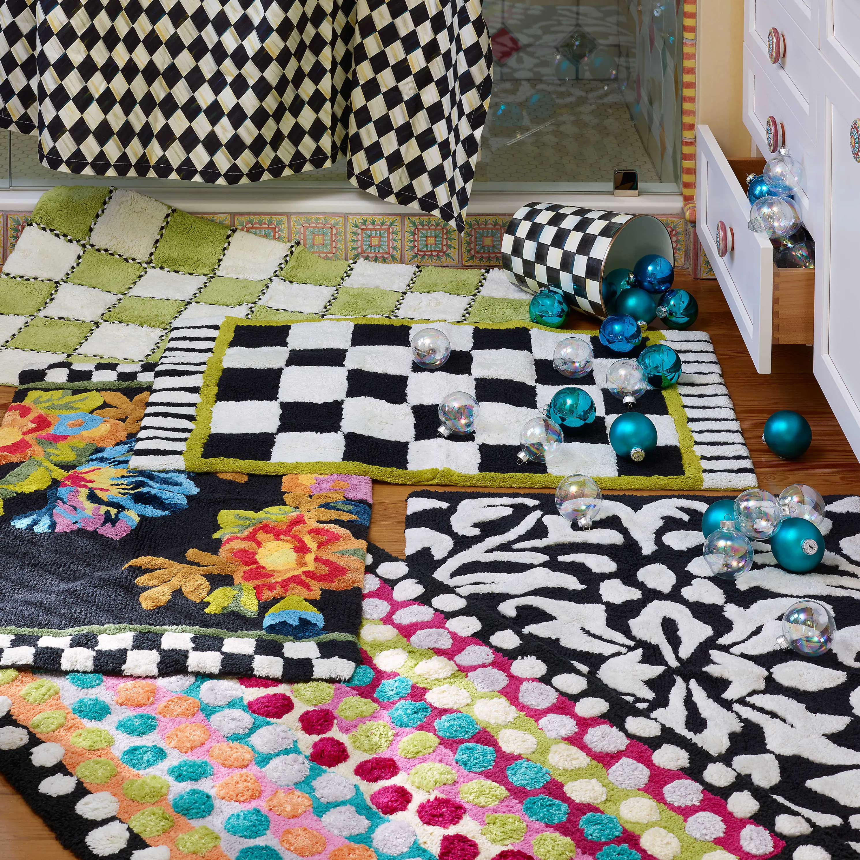 Ribbon & Dot Bath Rug