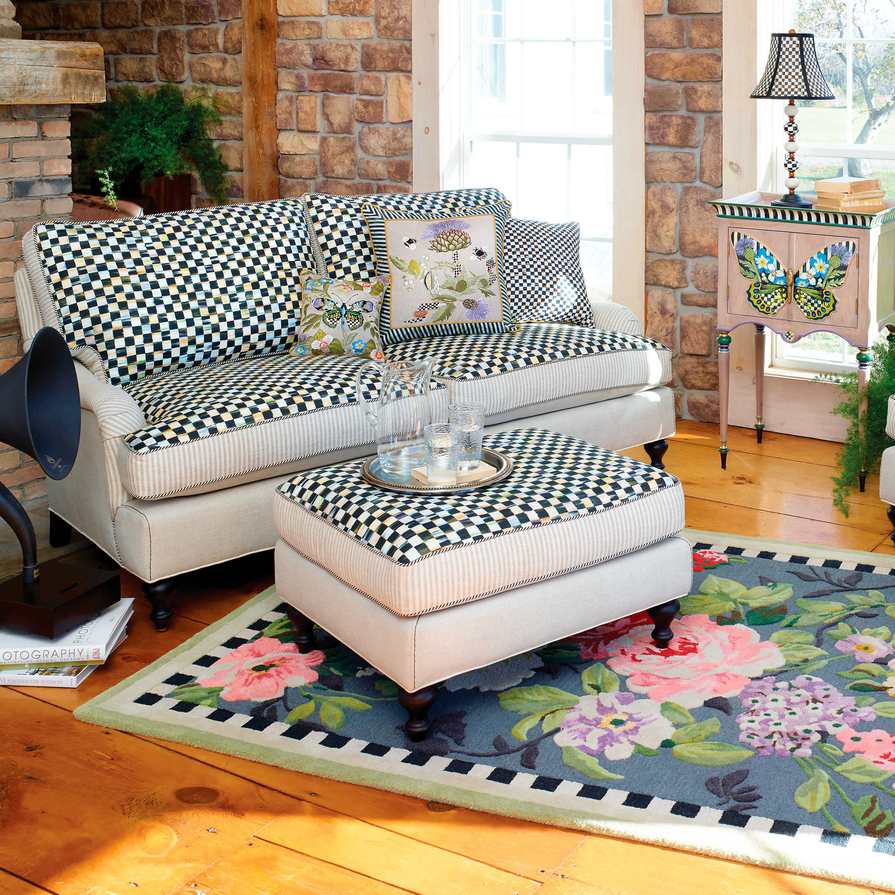 Tudor Rose Rug - 5' X 8'